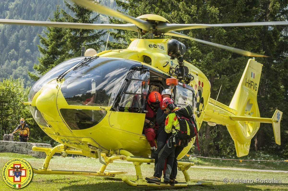 Alpi Giulie, cade in parete sulla Cima Alta di Riobianco: alpinista soccorso in elicottero
